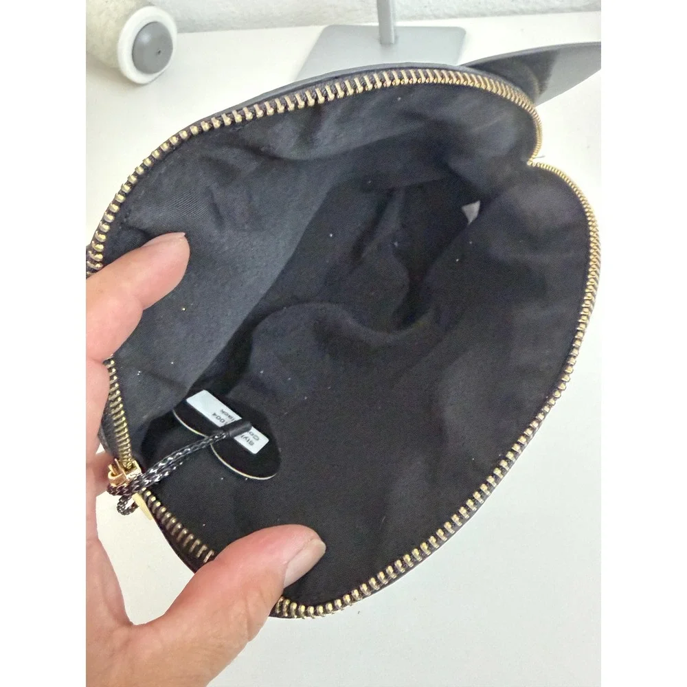 iMoshion Black Cat Vegan Patent Leather Cosmetic Bag Gold Heart Nose 141004